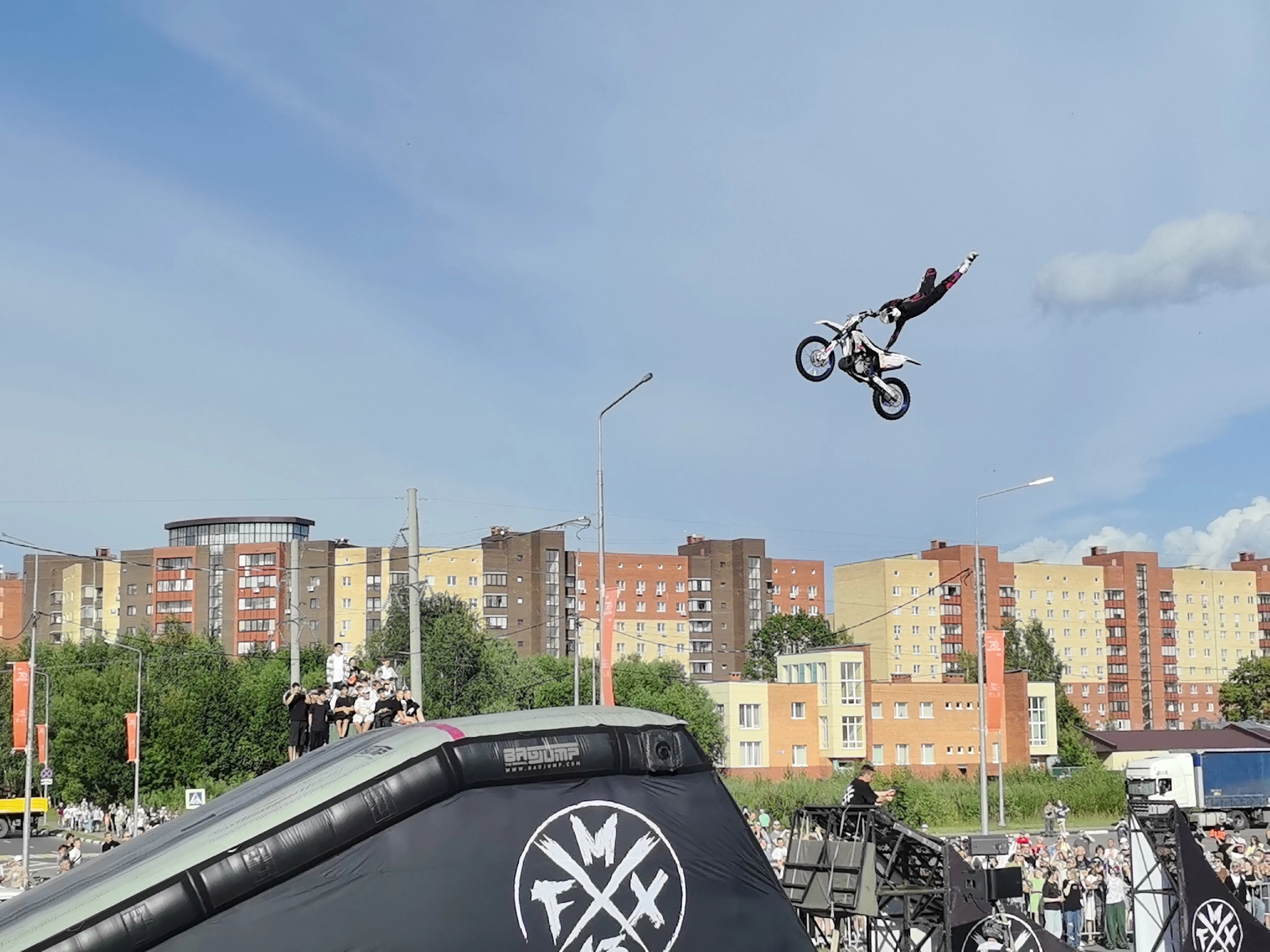 25 июля в Дубне прошло выступление команды мотофристайла FMX13