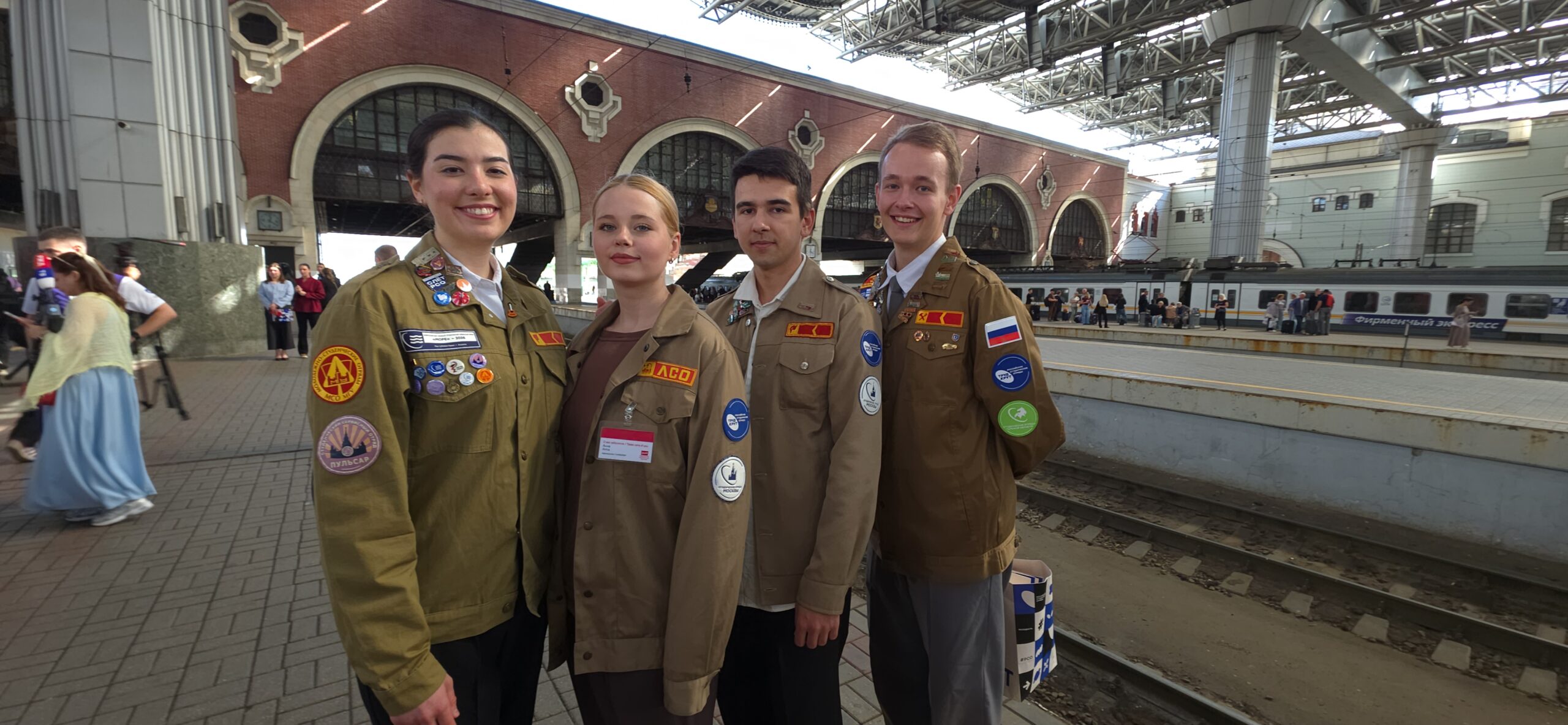<br><!--StartFragment--><br><br>Российские студенческие отряды провели презентацию формы проводников Международного фестиваля молодежи на Казанском<br>вокзале